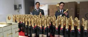 Champagne fasullo sequestrato dalla Gdf a Padova. Una truffa da 1,8 ml