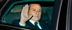 Berlusconi provato ma sereno: continua a lavorare. Martedì l’intervento