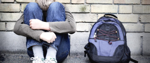 Chiuso in bagno a scuola e sottoposto a violenze: il dramma di un 16enne