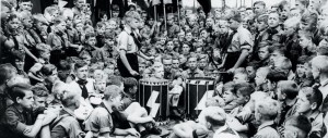 Il comunista Ferrero lo sa che l’utero in affitto sarebbe piaciuto a Hitler?
