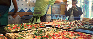 Roma, fuggono per non pagare le pizze e prendono a calci il fornaio