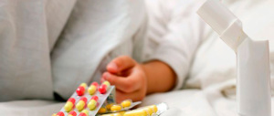 Patrigno violento dà psicofarmaci a un bambino di un anno: piangeva troppo