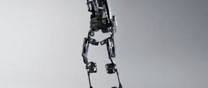Torna a camminare con lo scheletro-robot e si sposa a San Valentino