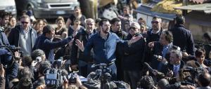 Roma, Salvini nel campo nomadi di Tor Sapienza: «Va chiuso, non è normale»