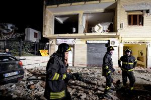 Esplosione nel Napoletano, ferito anche vigile del fuoco
