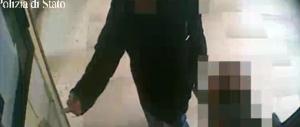 Avellino, i furbetti del cartellino fanno gestacci alle telecamere