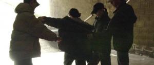 Trascinato in un vicolo e preso a calci e pugni: un’altra vendetta dei bulli