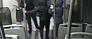 Una baby gang in azione sui treni del Cuneese: rapinavano giovani e anziani