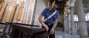 Ruba le elemosine in tre chiese toscane: albanese in manette