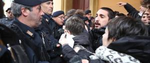 Pedinamenti e lanci di uova, dopo Panebianco collettivi ancora scatenati