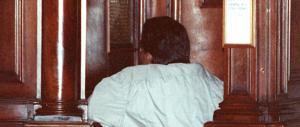 Romeno si finge prete: confessava e invece dell’assoluzione chiedeva soldi