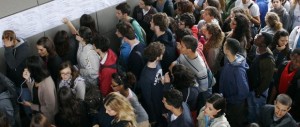 L’ultima bufala di Renzi: scomparsi i 500 euro per mandare al cinema i giovani