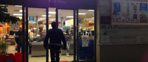 Tenta di rapire una bimba davanti a un supermercato: nigeriano in manette