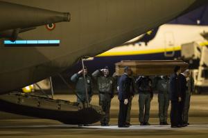 >>>ANSA/ Libia: atterrato a Ciampino C-130 con salme