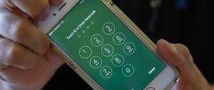 L’Fbi sblocca l’Iphone del killer di San Bernardino. La Apple: addio libertà