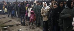 Frontiere, la Serbia: basta immigrati. La Macedonia li rispedisce in Grecia