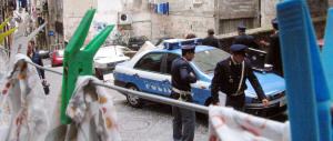Sparatoria nella notte a Napoli: una ragazza ferita casualmente all’anca