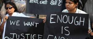 Nuovo orrore in India: ragazzina di 15 anni stuprata e bruciata viva