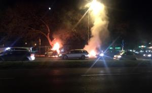 Scontro auto-moto a Roma, centauro avvolto dalle fiamme