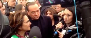 Berlusconi dona terreni per pista ciclabile: “Data l’età, meglio il triciclo” (Video)