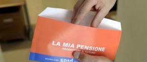 La busta arancione scatena gli sfottò sul web: «Vado in pensione nell’Aldilà»