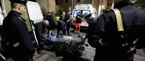 Così si uccide a bottigliate nei vicoli di Genova fra l’indifferenza della movida