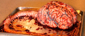 La pasticceria horror: ecco l’infermiera con l’hobby delle torte mostruose