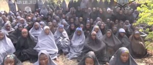 A due anni dal rapimento Boko Haram mostra le studentesse rapite (VIDEO)