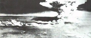 Kerry in visita a Hiroshima: “Ma gli Usa non chiederanno mai scusa”