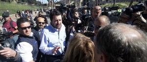Salvini per le strade di Roma: «Renzi non lo ascolto più, mi dà la nausea»