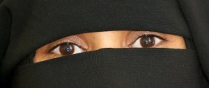 Padova, turista islamica prova a entrare col velo al museo: è polemica