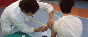 Vaccini, arriva il decalogo “antibufale”: basterà a sfatare i falsi miti?