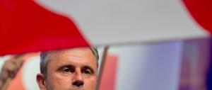 Elezioni in Austria, Hofer perde per 30mila voti. L’«abbraccio» di Salvini