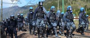 Brennero, l’assalto sorprende il Viminale: feriti 4 agenti (fotogallery)