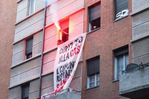 Occupazioni: sgombero a Bologna, tafferugli in strada