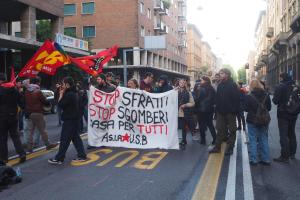 Occupazioni: sgombero a Bologna, tafferugli in strada