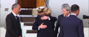 Girone, appello di Meloni: “Sfili il 2 giugno”. Ma Renzi ha paura e dice no