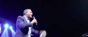 De Magistris, triste show da super-cafone: «Renzi, ti devi c… sotto!» (video)