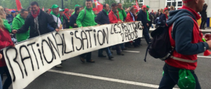 Bruxelles, feriti al corteo anti-austerity. La polizia usa gli idranti (video)