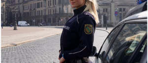 Adrienne, la poliziotta mozzafiato che spopola su Instagram (Foto)