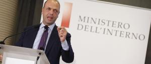 Violenza sulle donne, Alfano: nel 2016 reati in calo, ma non basta ancora