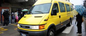 Autista di scuolabus picchia un 12enne con calci e pugni: condannato