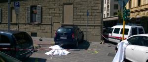 Firenze, un’auto falcia i passanti sul marciapiede: un morto e due feriti