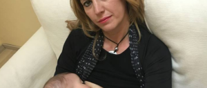 Deputata dem alla gogna su Fb perché ha postato una foto in cui allatta