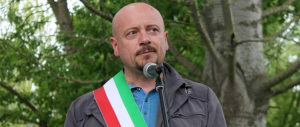 Forlì, beffa per il sindaco del Pd: i suoi figli sorpresi a imbrattare un muro
