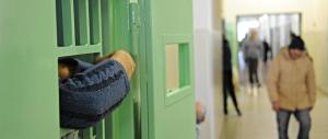 Un detenuto rom aggredisce con calci e morsi gli agenti nel carcere di Monza
