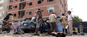 Yemen, doppio attacco kamikaze vicino un centro militare: 45 vittime