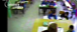 Botte e insulti agli alunni: in manette un’altra maestra inchiodata dai video