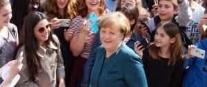 La tentazione della Merkel: «Fare una politica più di destra». Poi ci ripensa