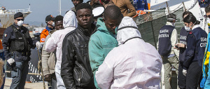 «L’Italia? È la discarica dell’Africa»: la denuncia choc del politologo francese